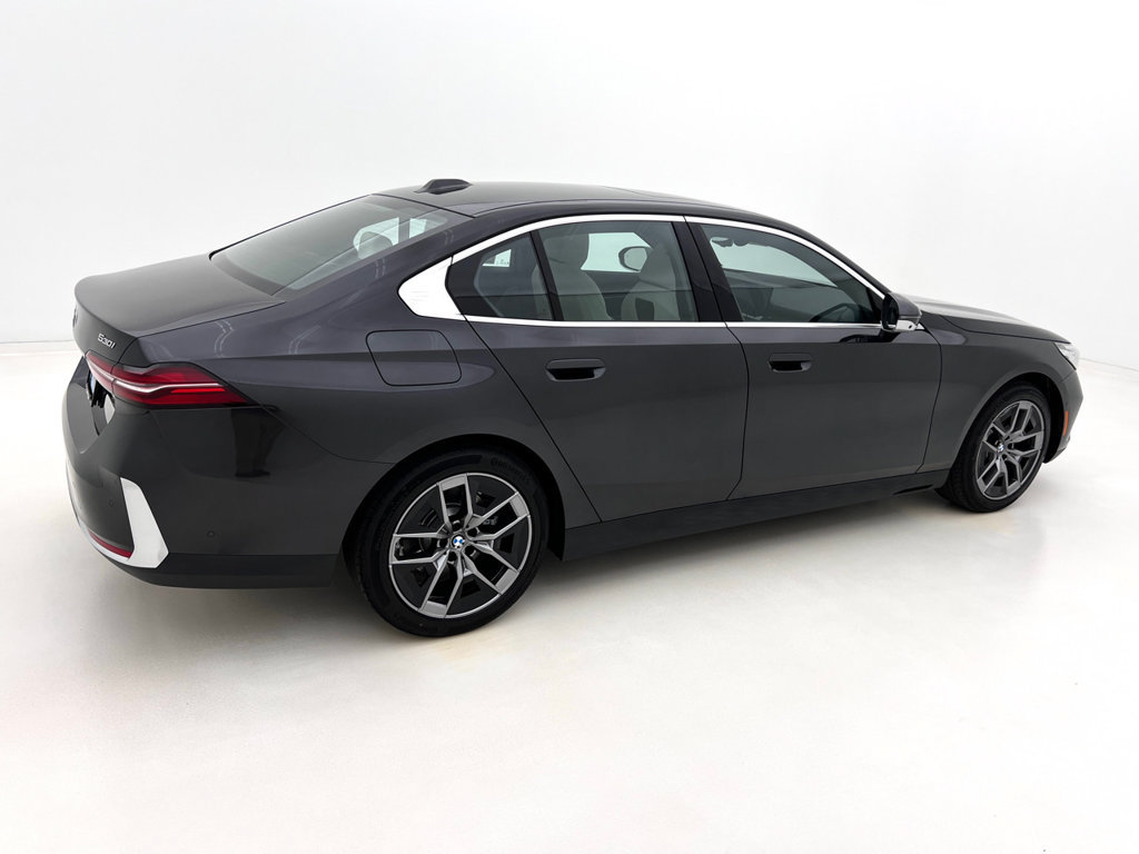 Used 2027 BMW 530i xDrive w/ Premium Package AWD/4WD image 4
