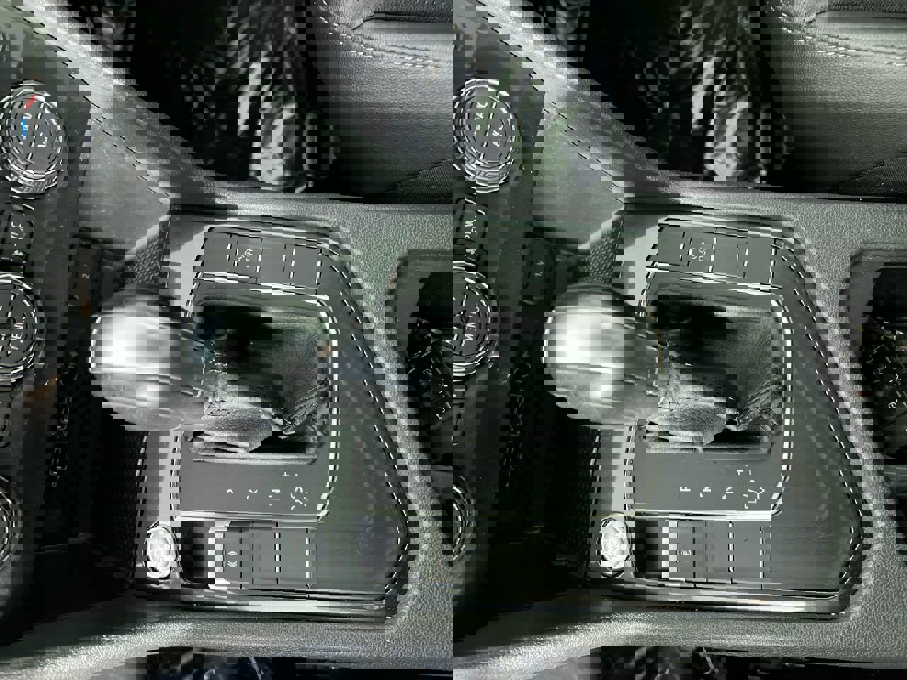 Used 2018 Volkswagen Tiguan SE image 24