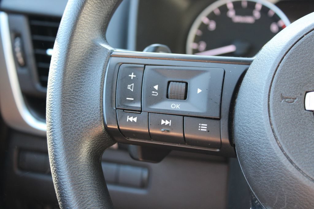 Used 2024 Nissan Rogue SV FWD image 14