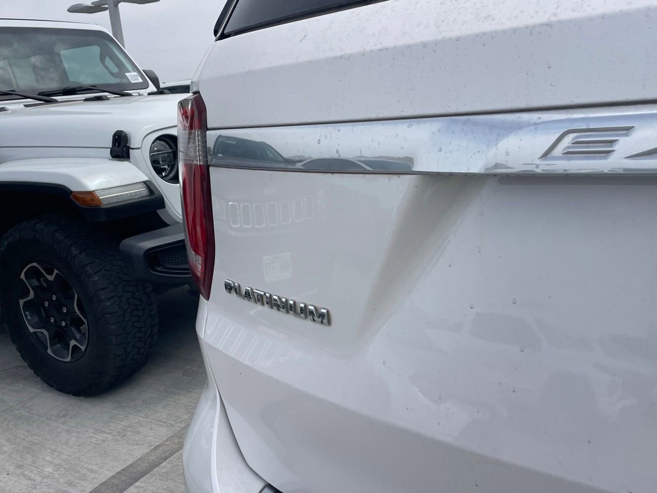 Used 2018 Ford Explorer Platinum AWD/4WD image 4