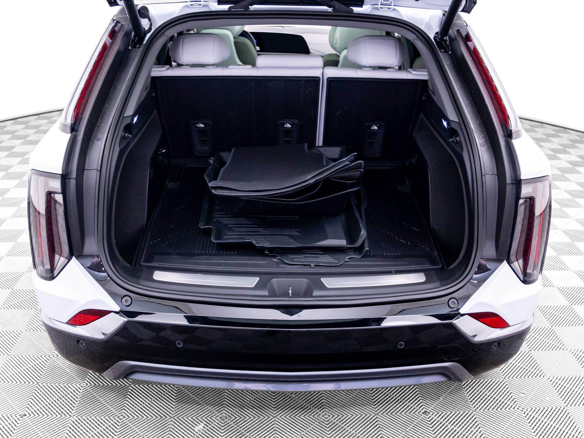 New 2027 Cadillac Optiq Sport w/ LPO, Floor Liner Package AWD/4WD image 31