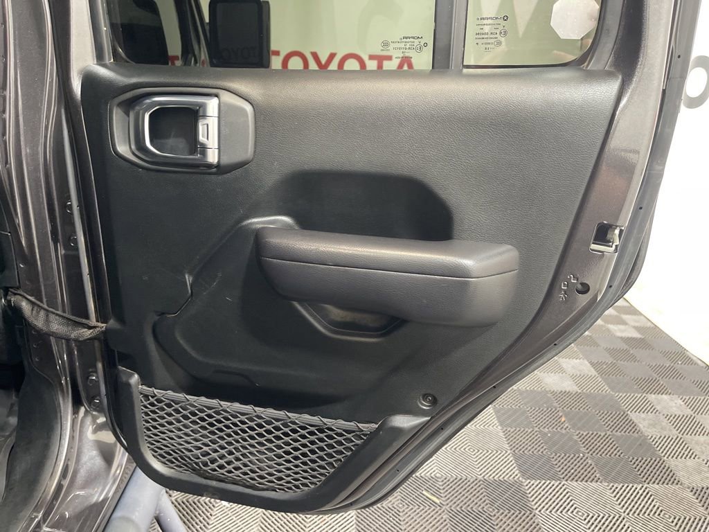 Used 2018 Jeep Wrangler Unlimited Rubicon image 13