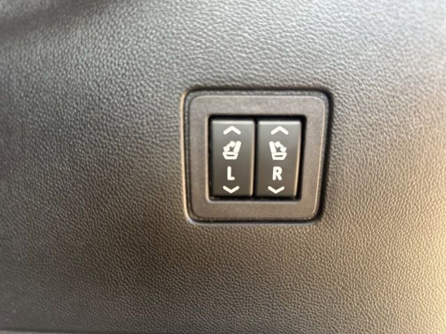 Used 2021 Chevrolet Traverse High Country image 38