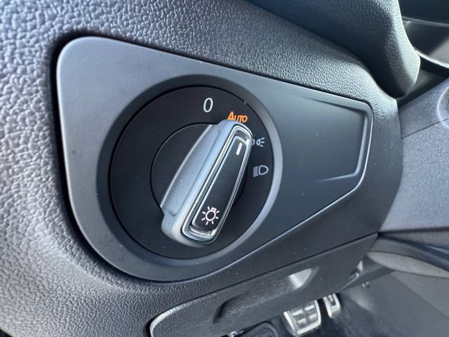 Used 2022 Volkswagen Tiguan SE R-Line FWD image 6