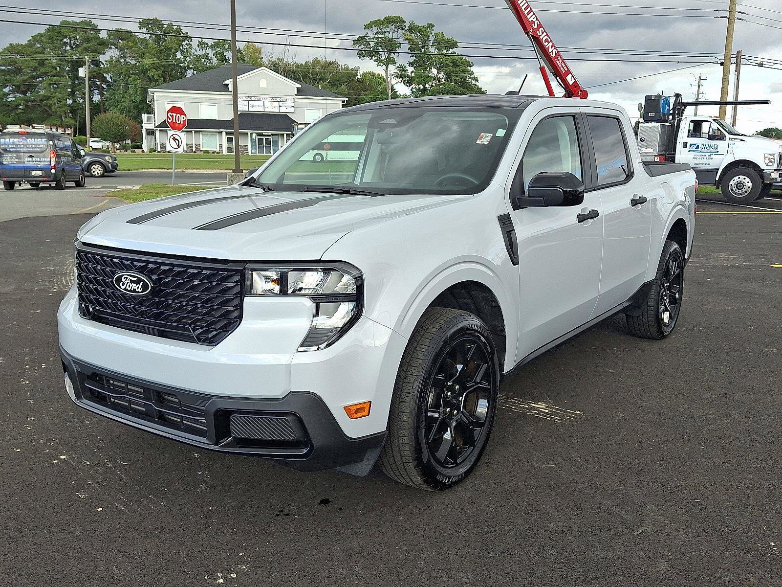 Used 2025 Ford Maverick XLT w/ XLT Luxury Package image 2