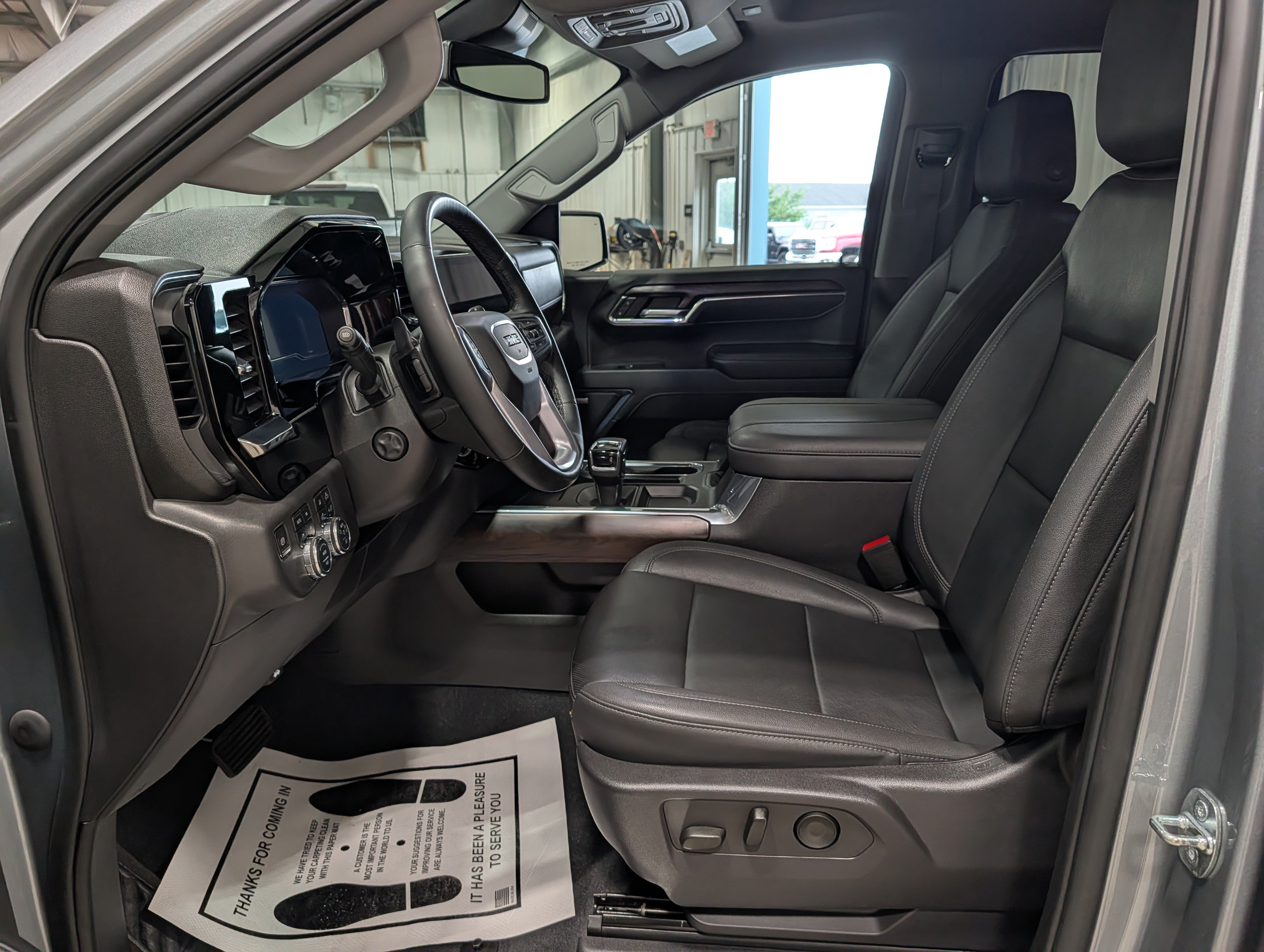 Used 2023 GMC Sierra 1500 SLT w/ SLT Premium Plus Package AWD/4WD image 17