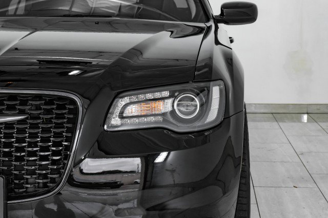 Used 2022 Chrysler 300 Touring w/ Sport Appearance Package image 46