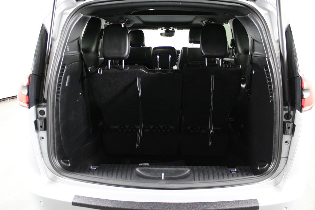 Used 2026 Chrysler Pacifica Limited FWD image 17