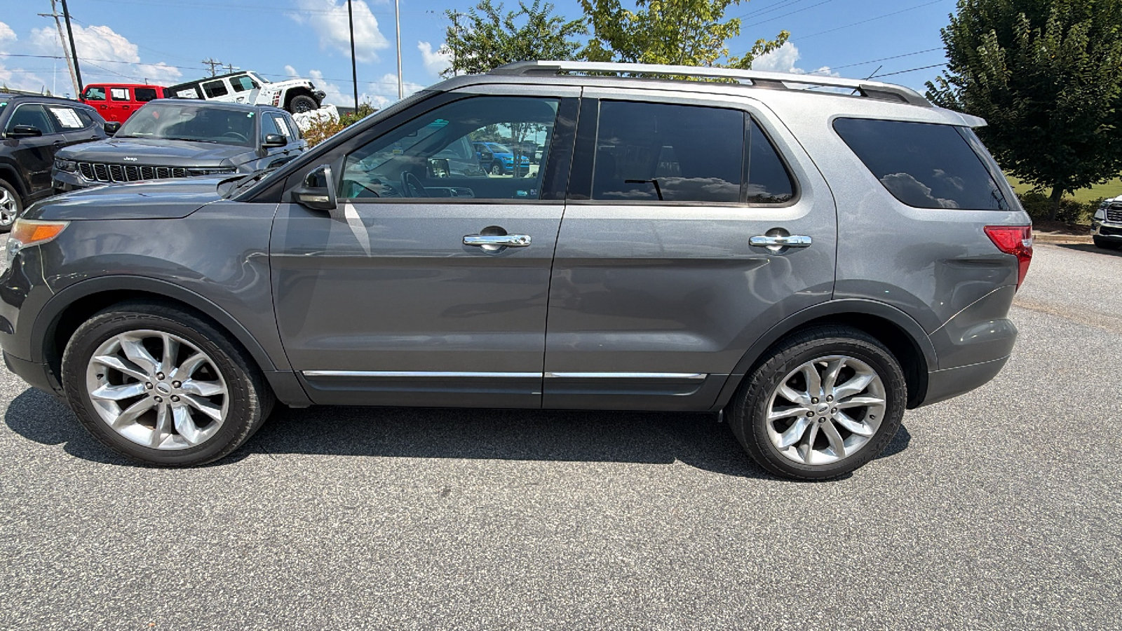 Used 2013 Ford Explorer XLT FWD image 11