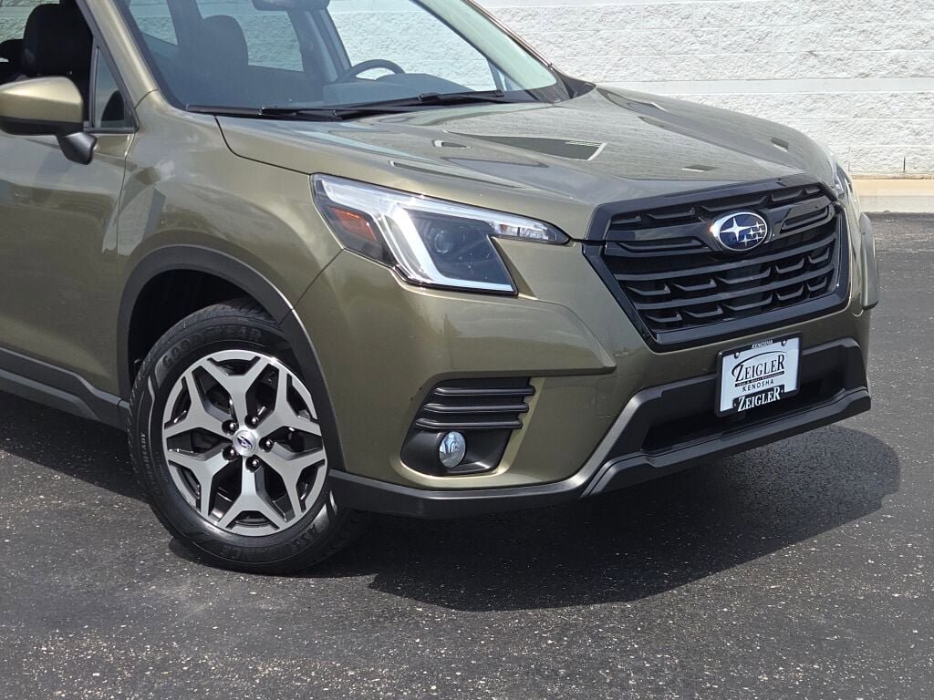 Used 2022 Subaru Forester Premium w/ Popular Package #1 AWD/4WD image 2