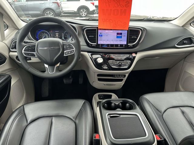 Certified 2023 Chrysler Pacifica Touring-L FWD image 9