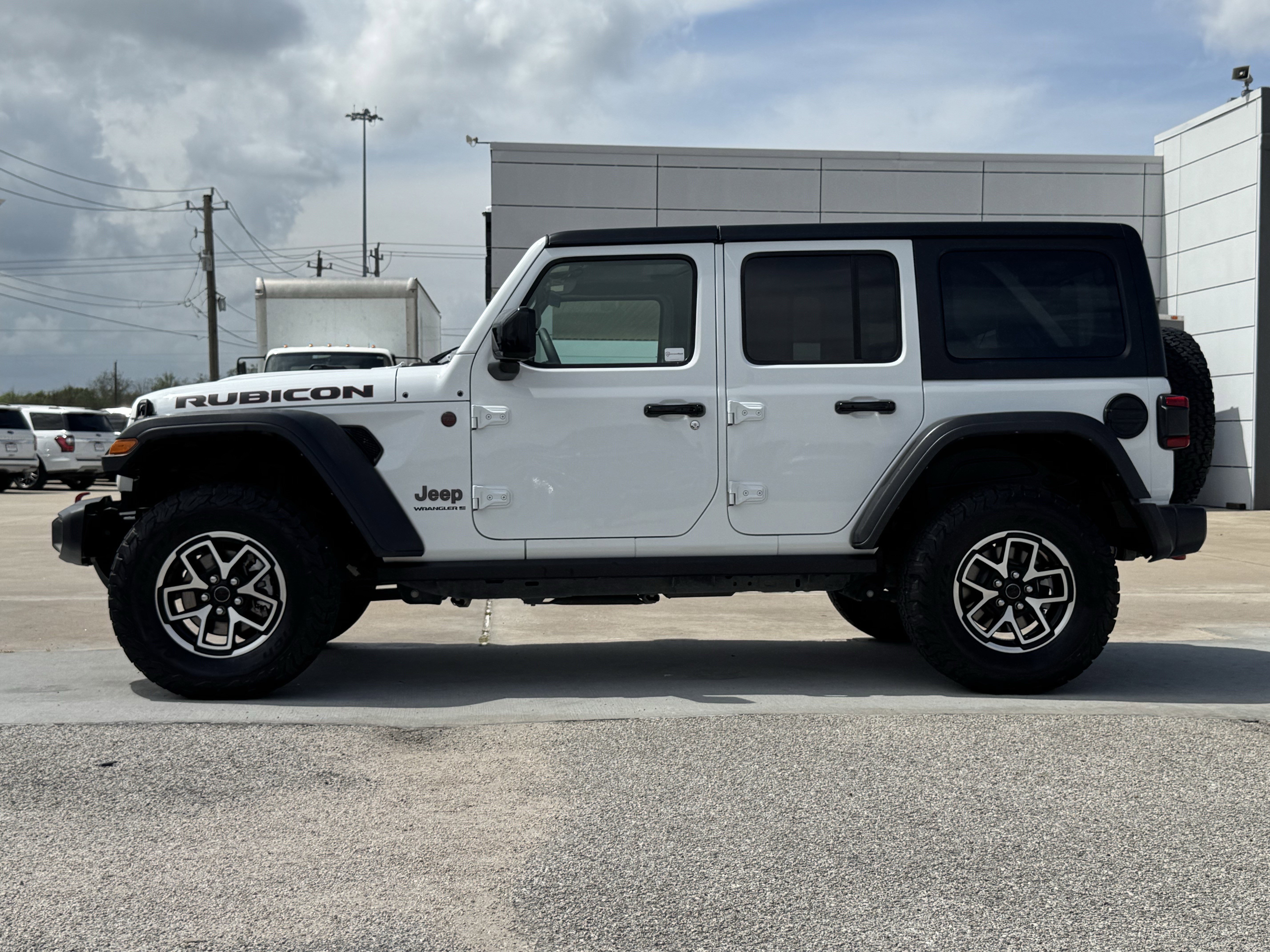 Used 2025 Jeep Wrangler Unlimited Rubicon image 7