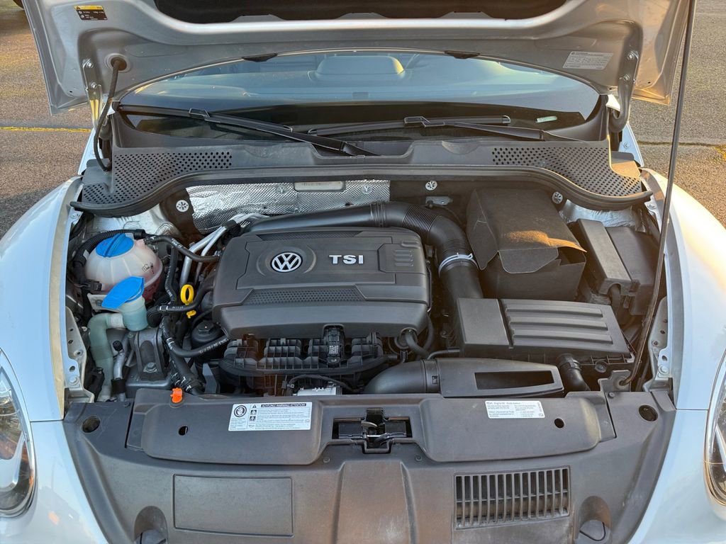 Used 2013 Volkswagen Beetle R-Line image 20