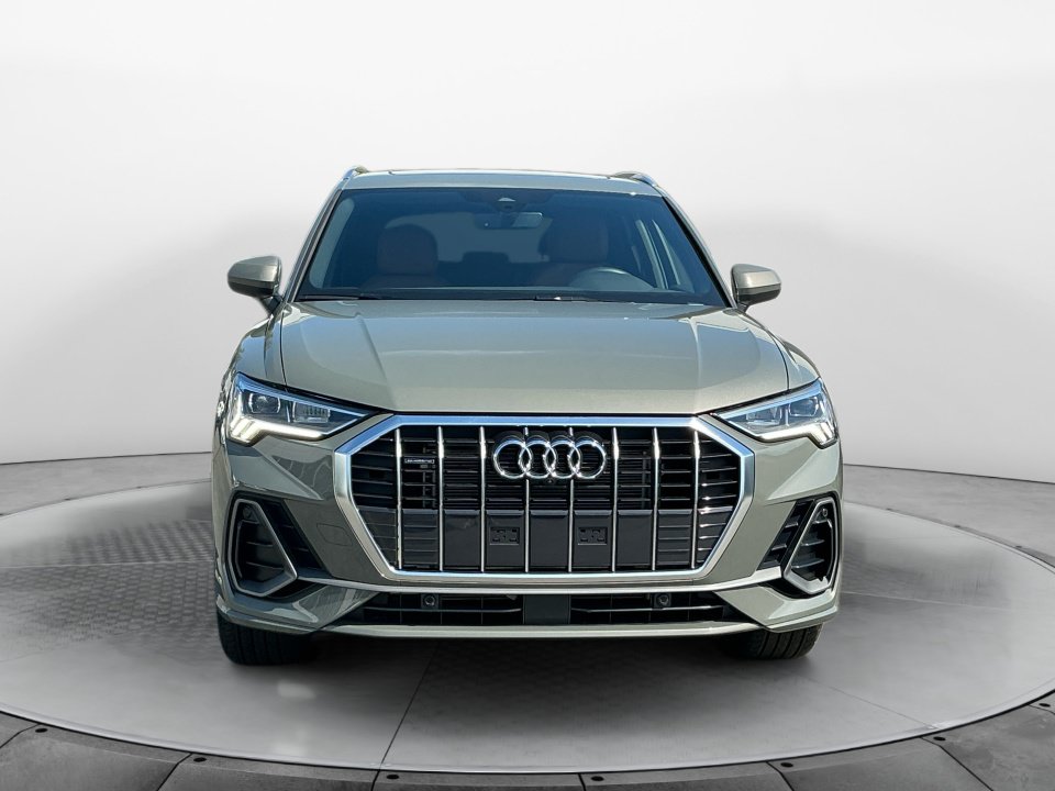 Used 2025 Audi Q3 2.0T Premium Plus w/ Premium Plus Package AWD/4WD image 2