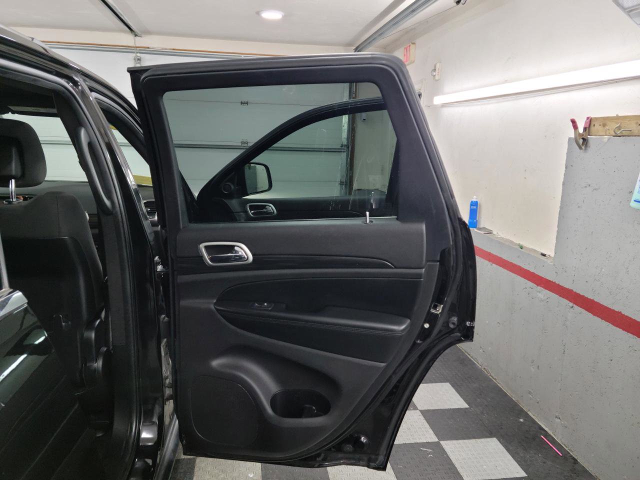 Used 2020 Jeep Grand Cherokee Laredo w/ 18" Wheel & 8.4" Radio Group AWD/4WD image 15