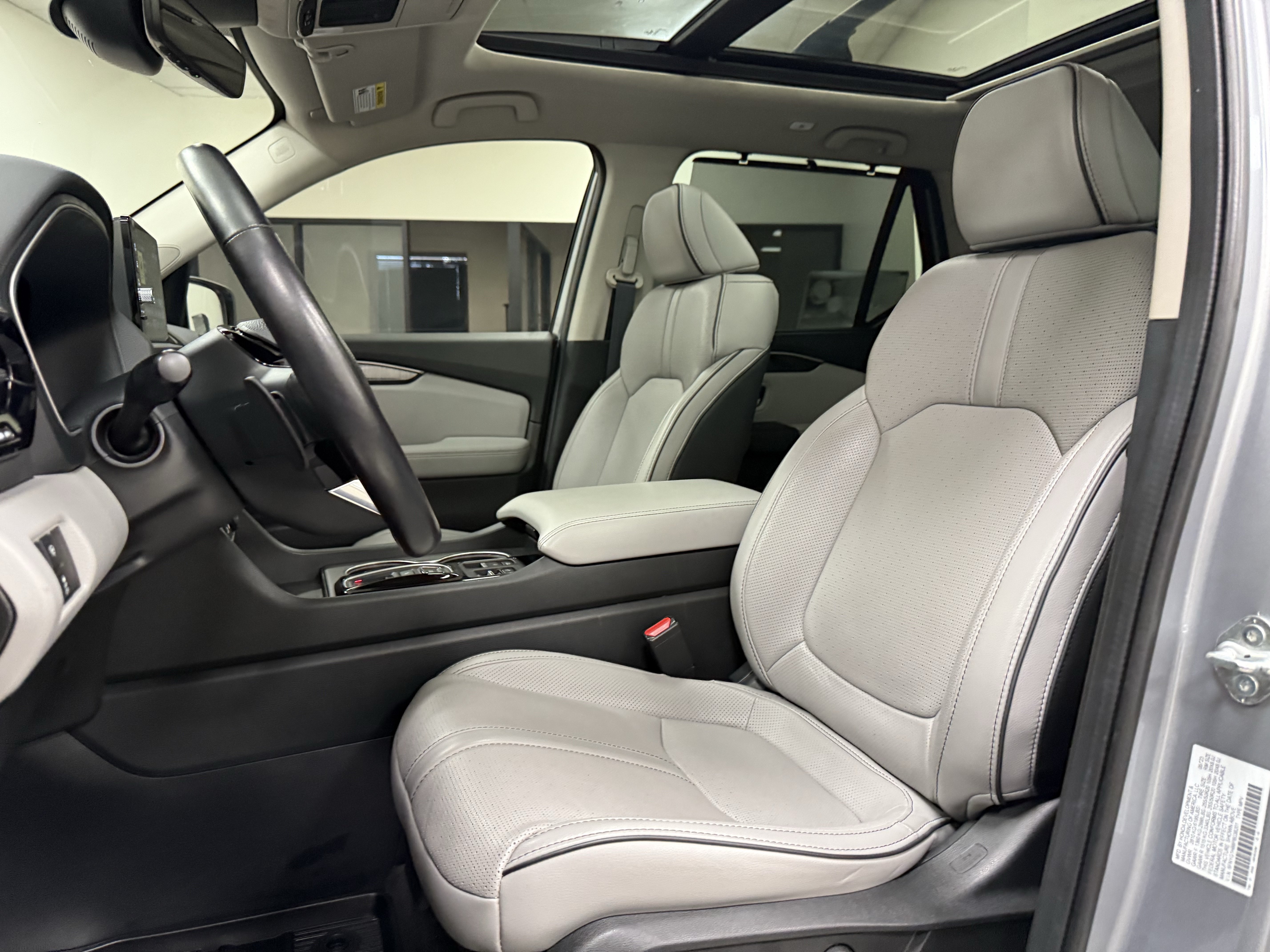 Used 2023 Honda Pilot Elite image 12