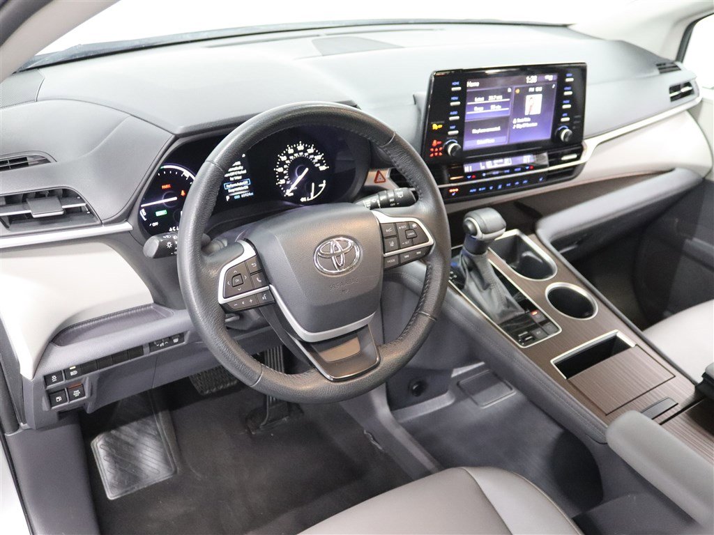 Used 2023 Toyota Sienna XLE image 22