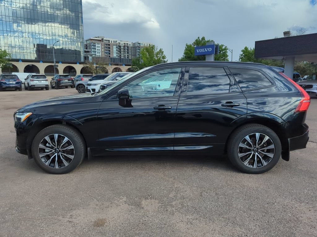 Used 2025 Volvo XC60 B5 Plus AWD/4WD image 4