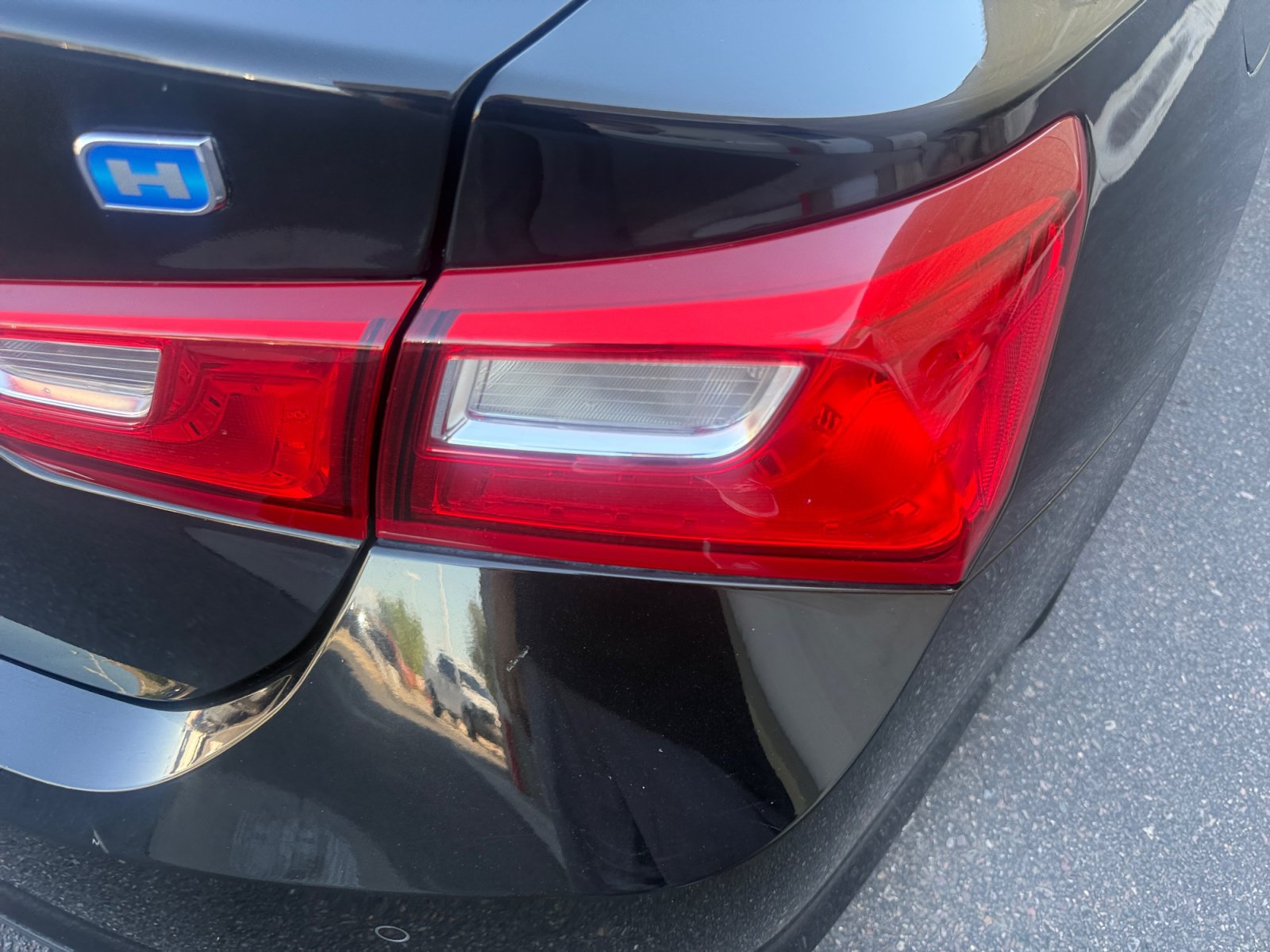 Used 2018 Chevrolet Malibu Hybrid w/ Leather Package FWD image 29