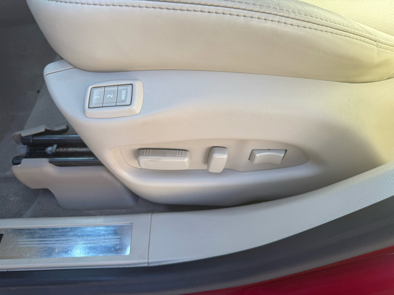 Used 2015 Cadillac SRX Luxury w/ Driver Awareness Package image 39