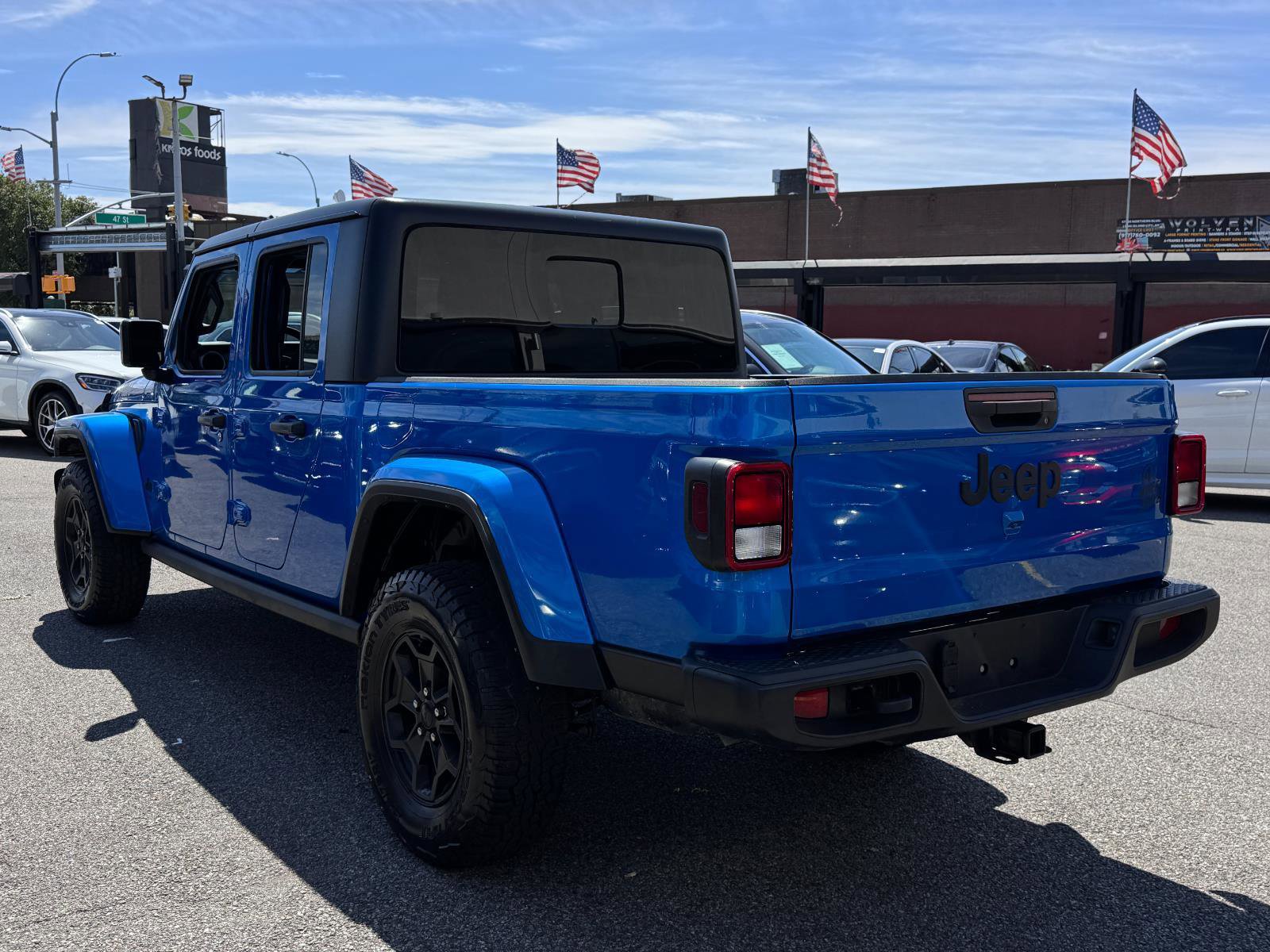 Used 2021 Jeep Gladiator Willys image 6