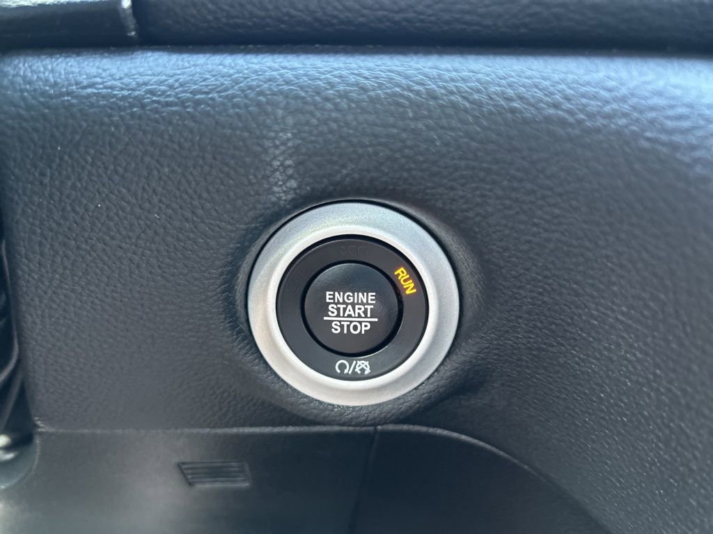 Used 2024 Chrysler Pacifica Touring-L w/ Uconnect Theater Family Group image 25