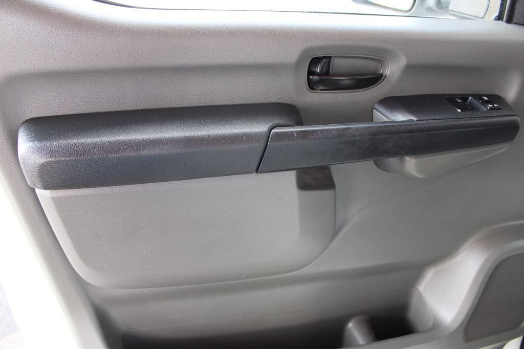 Used 2018 Nissan NV 3500 SL RWD image 9