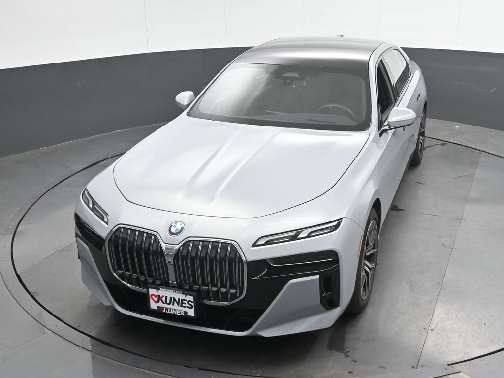 Used 2026 BMW 740i xDrive AWD/4WD image 32