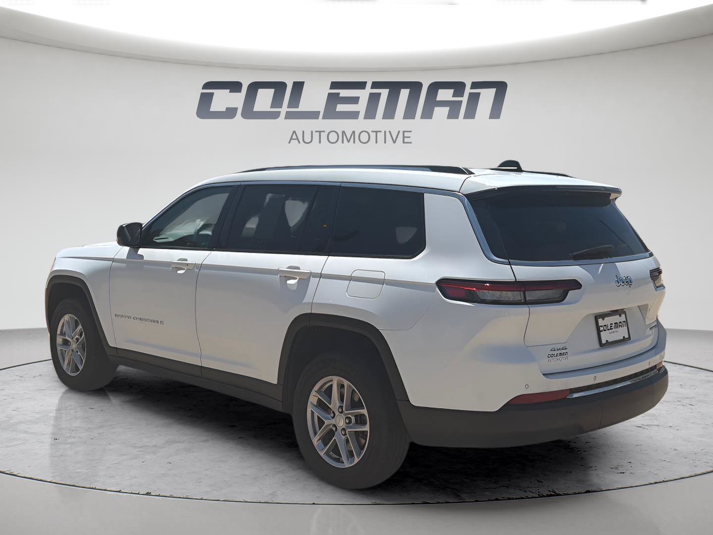 Used 2023 Jeep Grand Cherokee L Laredo AWD/4WD image 3