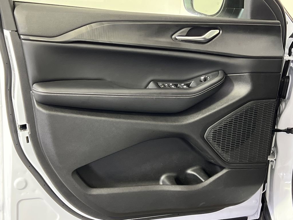 New 2025 Jeep Grand Cherokee Laredo image 11