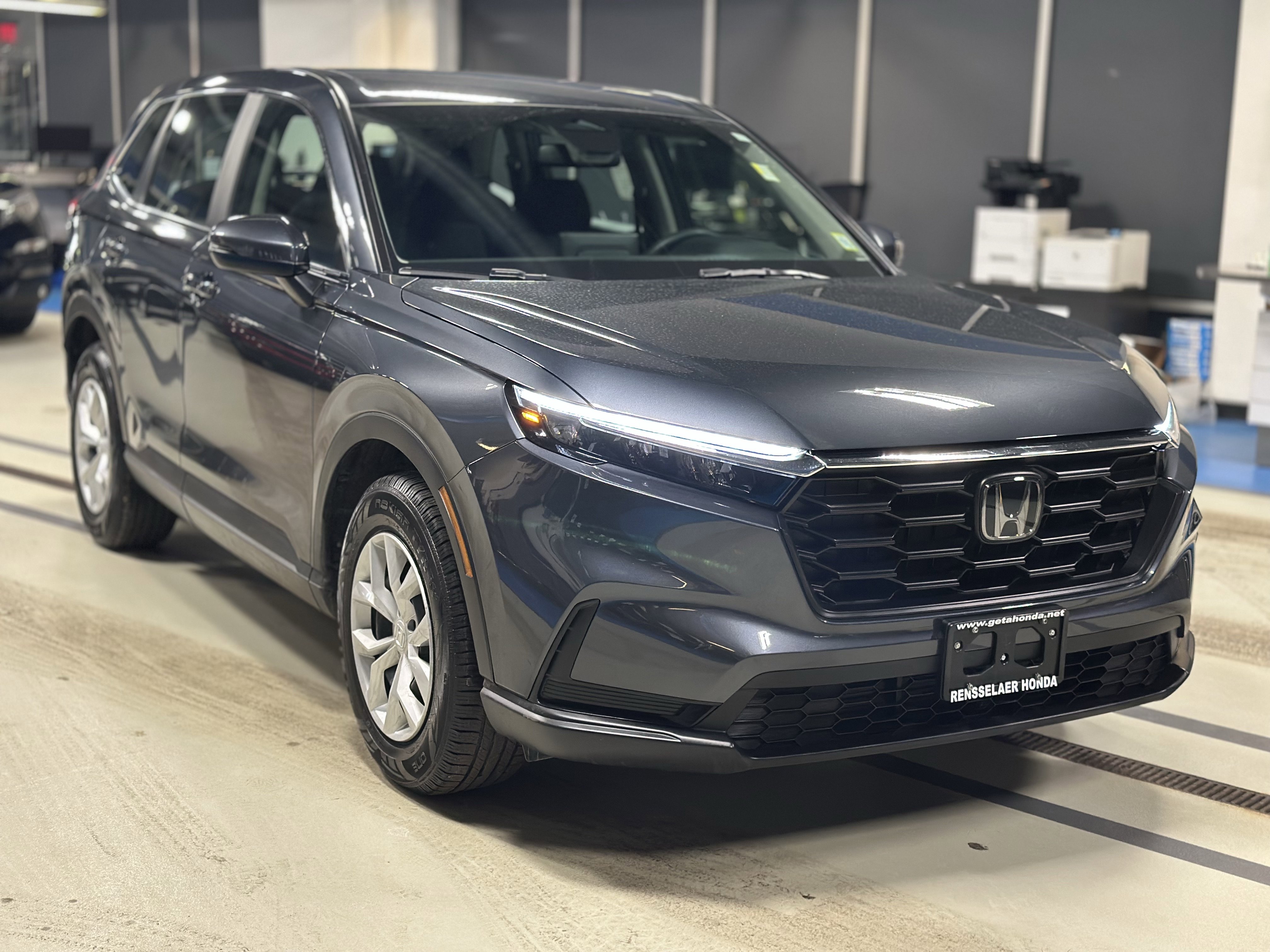Used 2023 Honda CR-V LX image 3