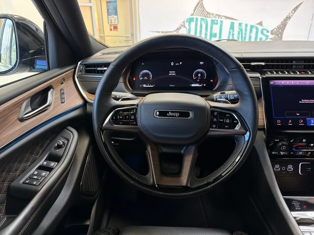 Used 2025 Jeep Grand Cherokee Summit w/ Obsidian Package AWD/4WD image 15