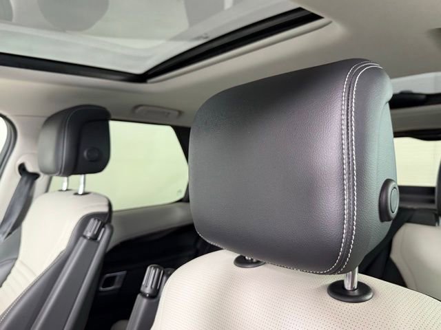 Certified 2025 Land Rover Discovery S image 13