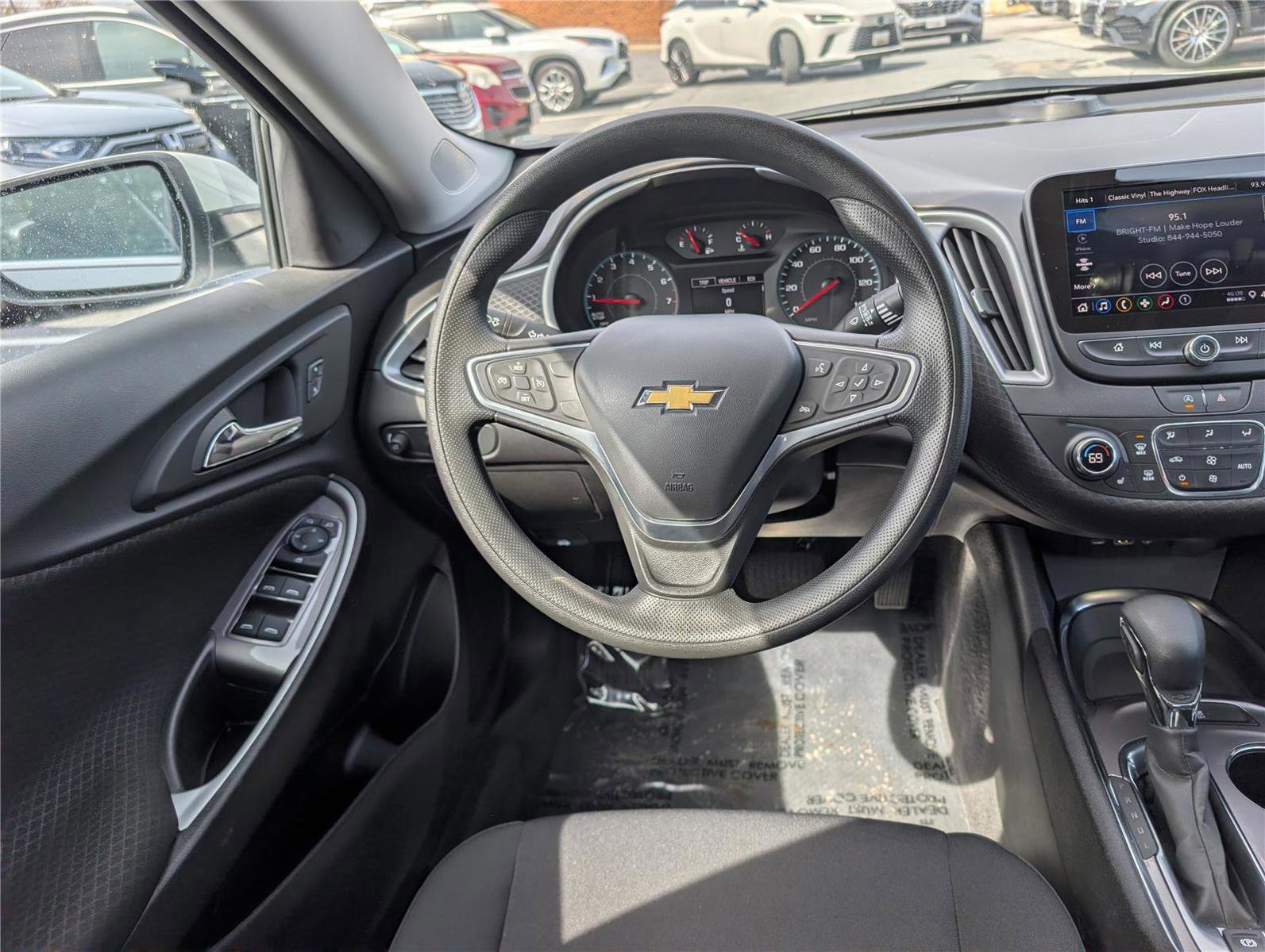 Used 2022 Chevrolet Malibu LT image 17