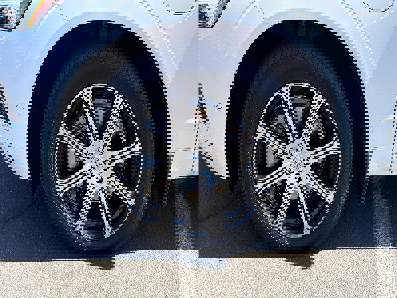 Used 2018 Volvo XC60 T8 Inscription image 11