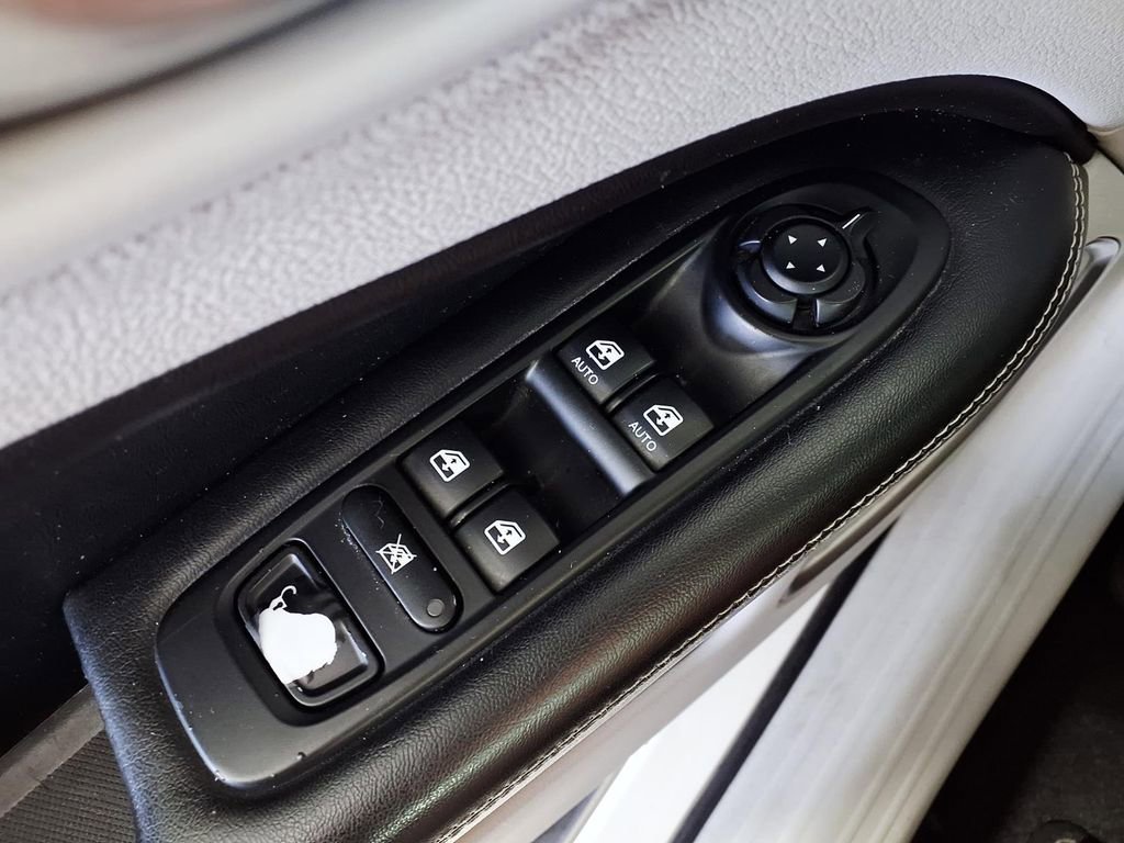Used 2018 Jeep Compass Latitude w/ Popular Equipment Group FWD image 25