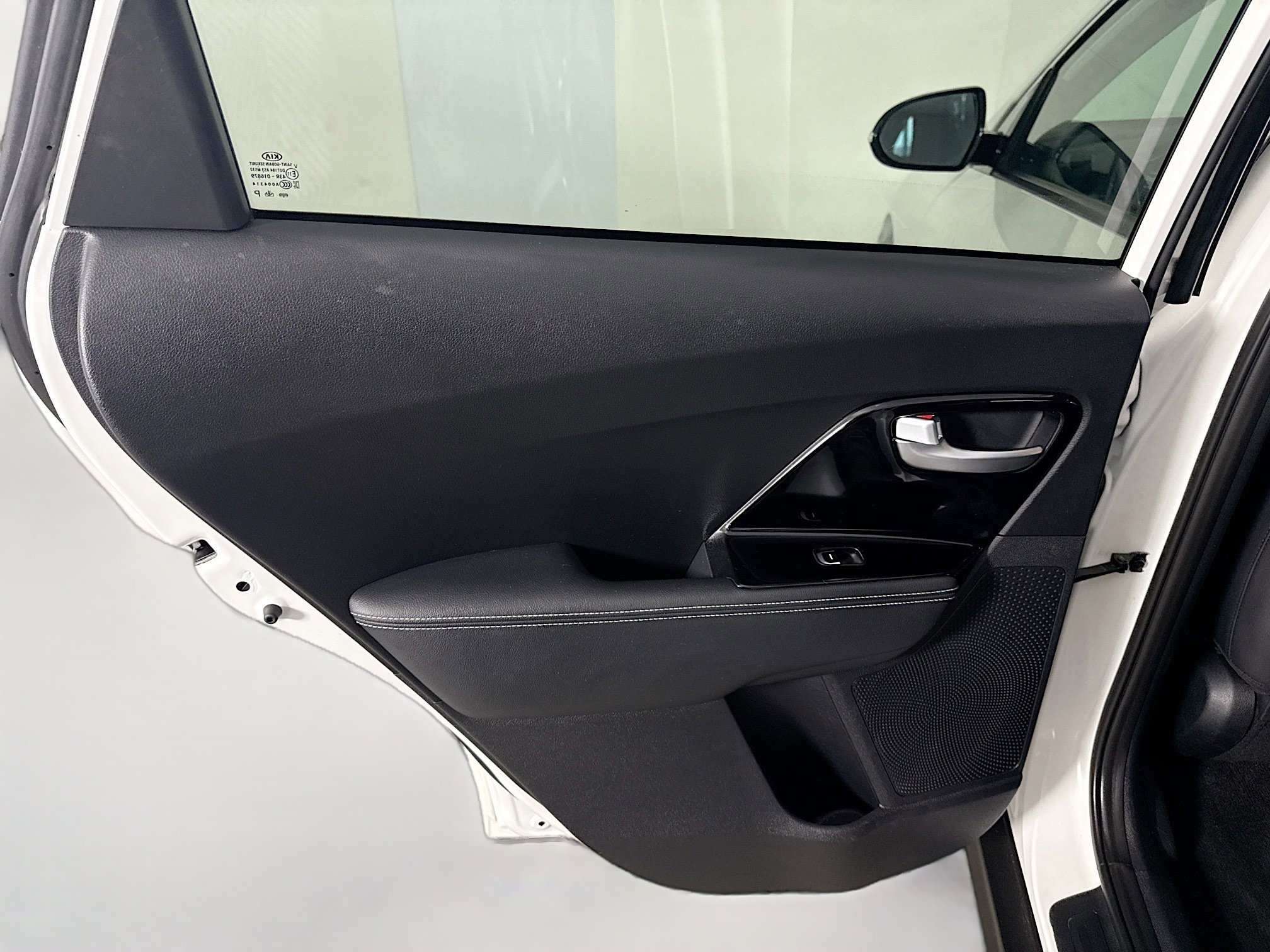 Used 2020 Kia Niro EX w/ Cold Weather Package image 26