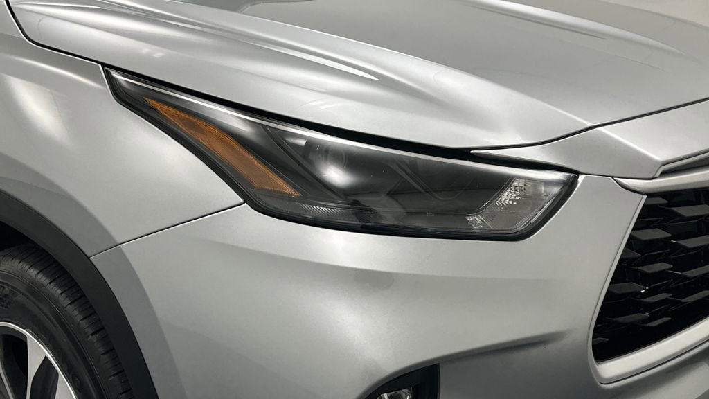 Used 2022 Toyota Highlander XLE AWD/4WD image 24