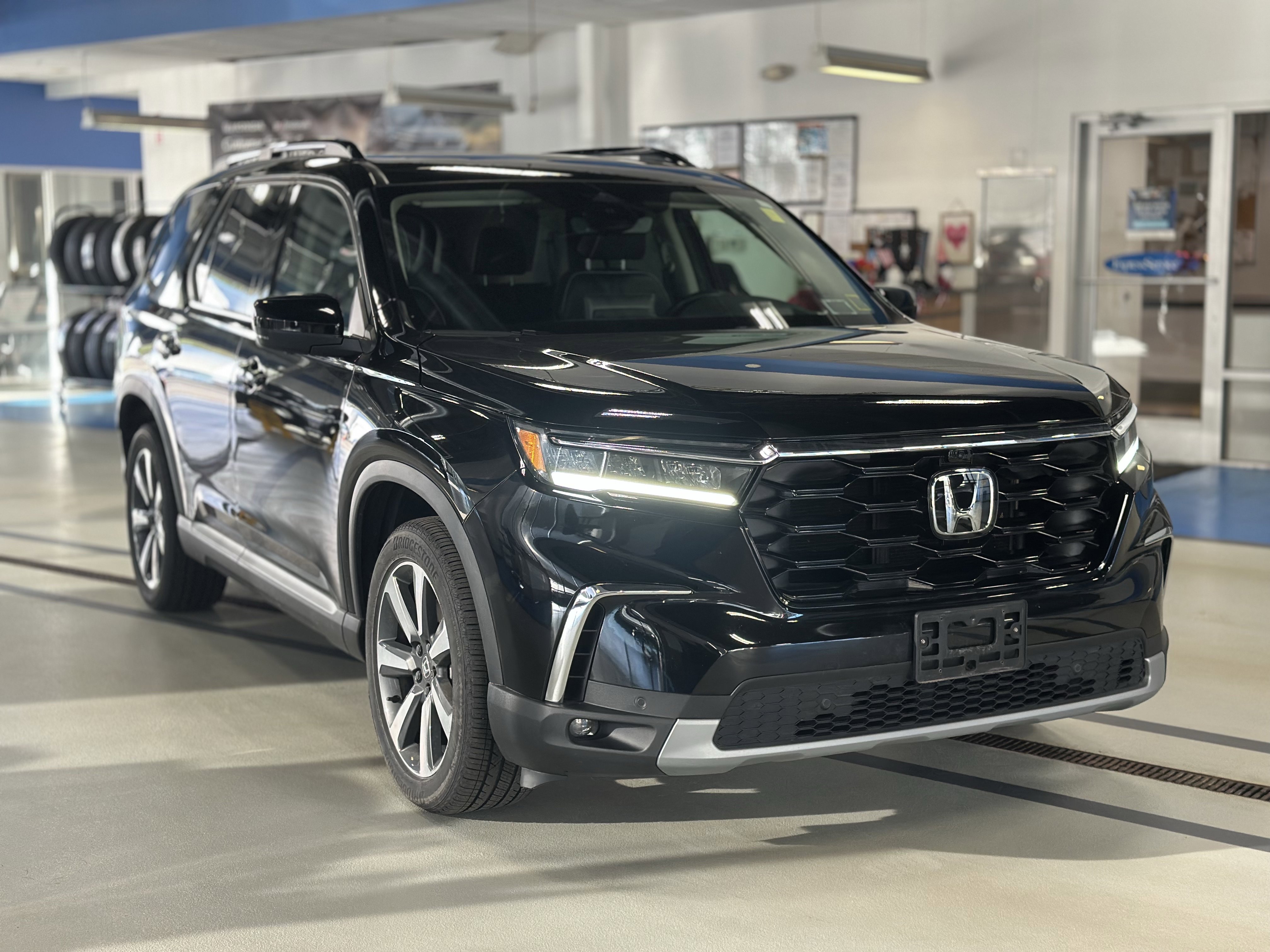 Used 2023 Honda Pilot Elite image 3