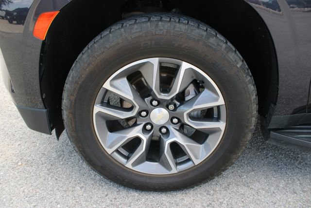Used 2022 Chevrolet Tahoe LT w/ Luxury Package RWD image 11