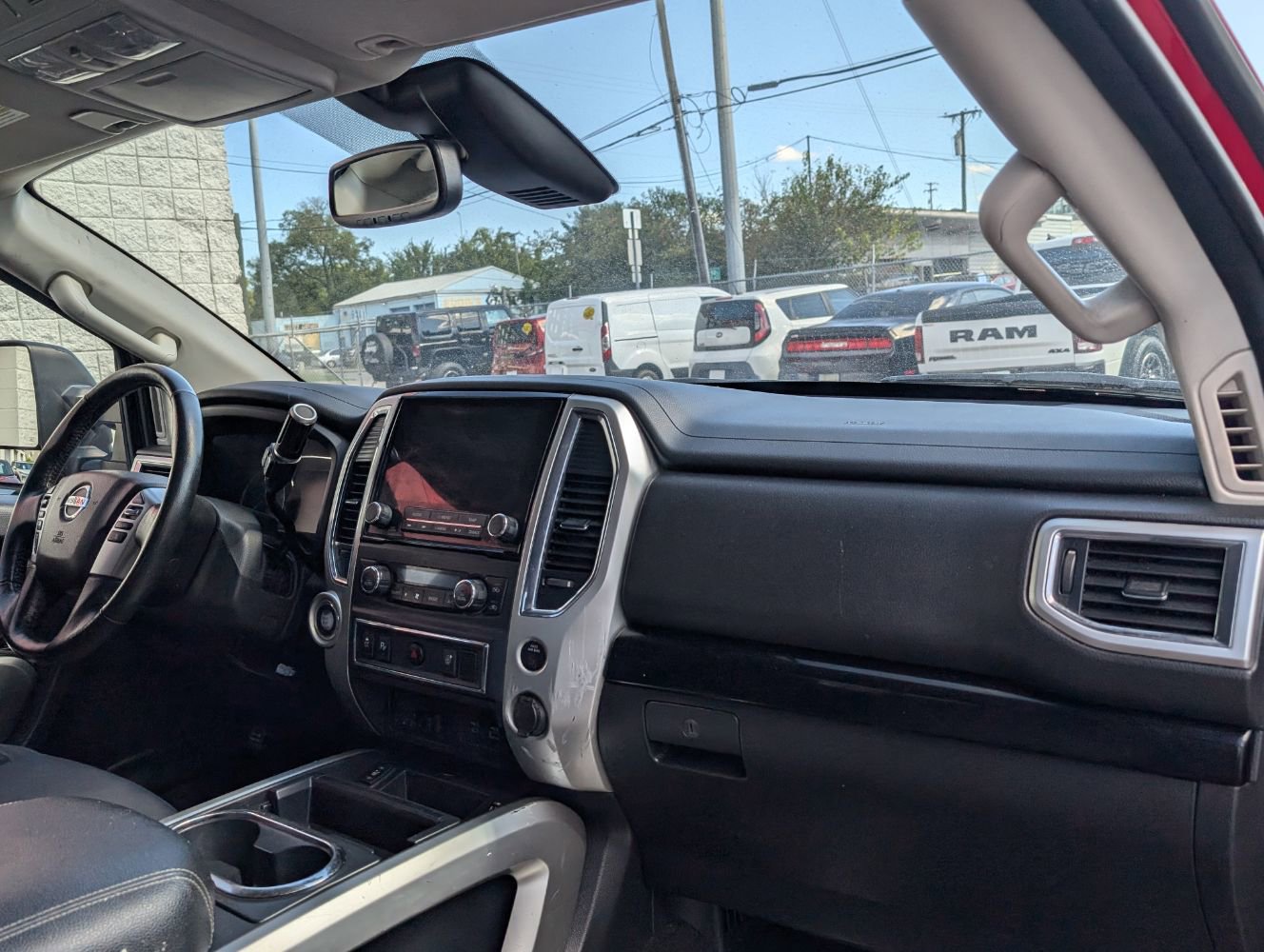 Used 2020 Nissan Titan SV w/ SV Convenience Package image 12