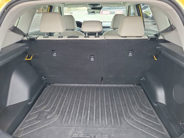 Used 2021 Kia Seltos SX w/ SX Sunroof Package image 10