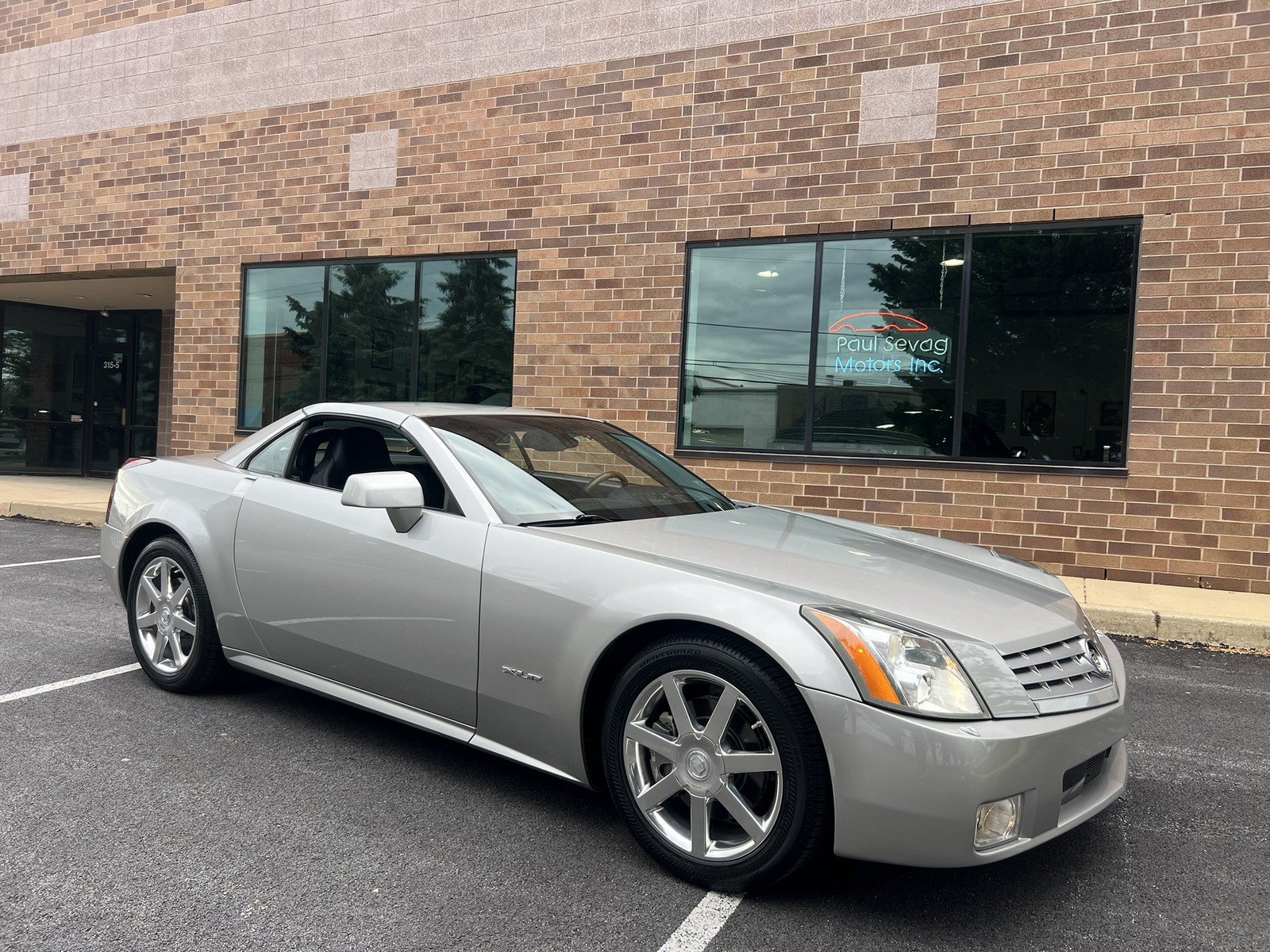 Used 2004 Cadillac XLR RWD image 48