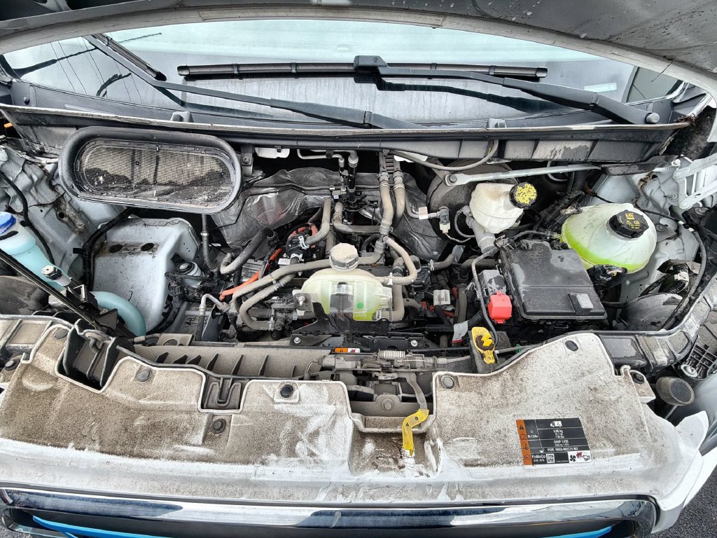 Used 2023 Ford E-Transit Medium Roof RWD image 18