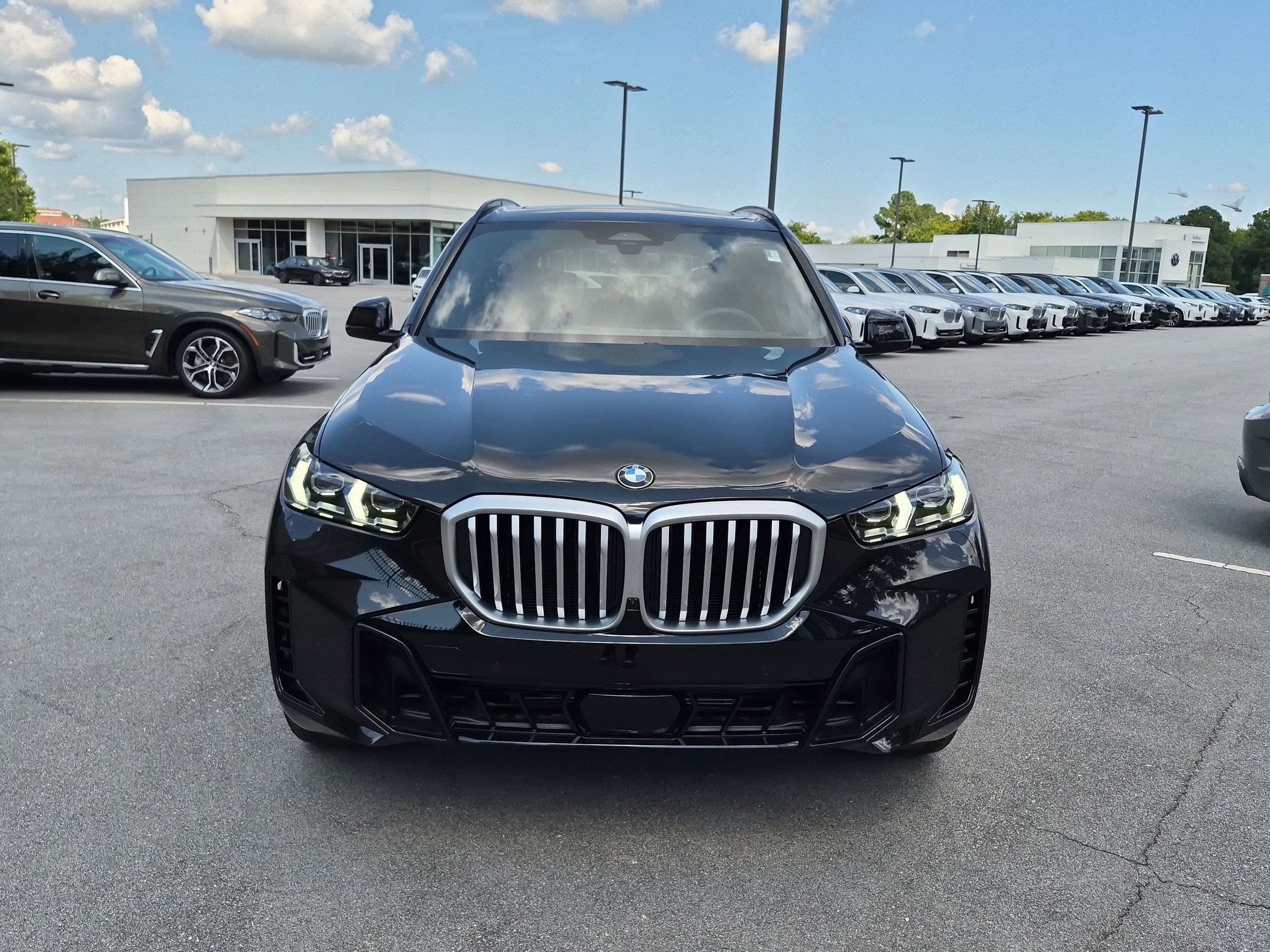 New 2026 BMW X5 xDrive40i w/ M Sport Package AWD/4WD image 8