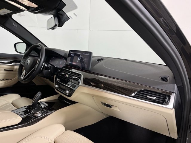 Used 2023 BMW 530i xDrive w/ Premium Package image 22
