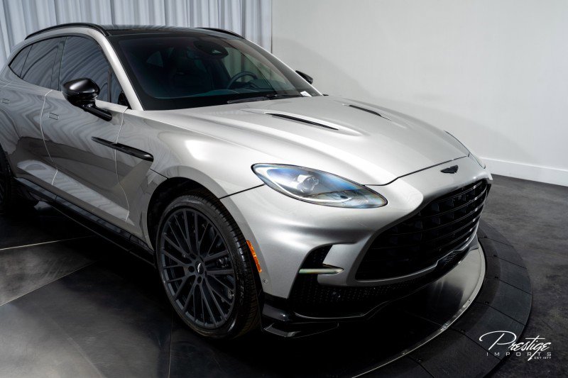 Used 2025 Aston Martin DBX 707 image 2