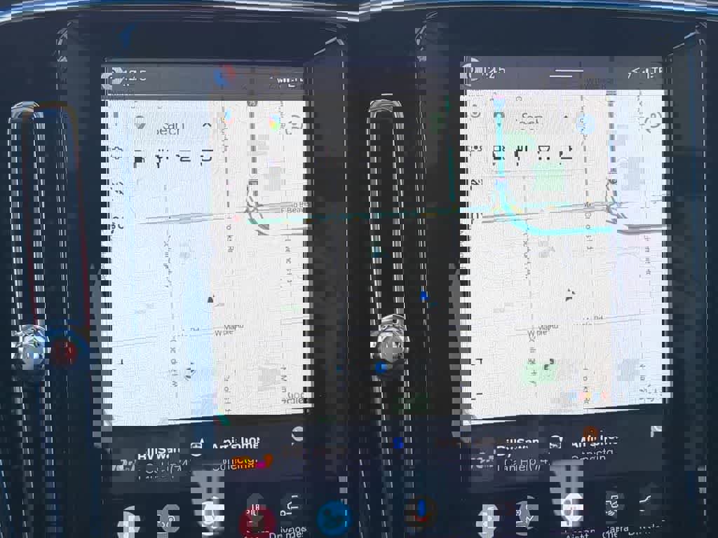 Used 2026 Volvo XC40 B5 Plus w/ Protection Package Premier image 27