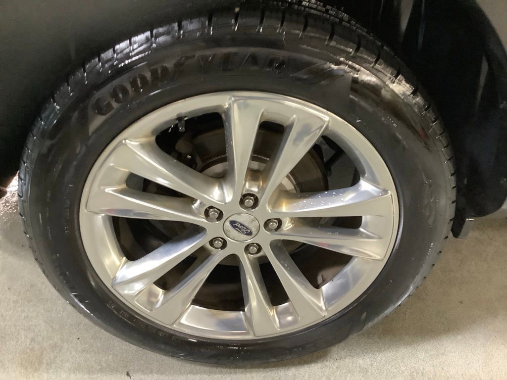 Used 2019 Ford Explorer XLT w/ Equipment Group 202A AWD/4WD image 9