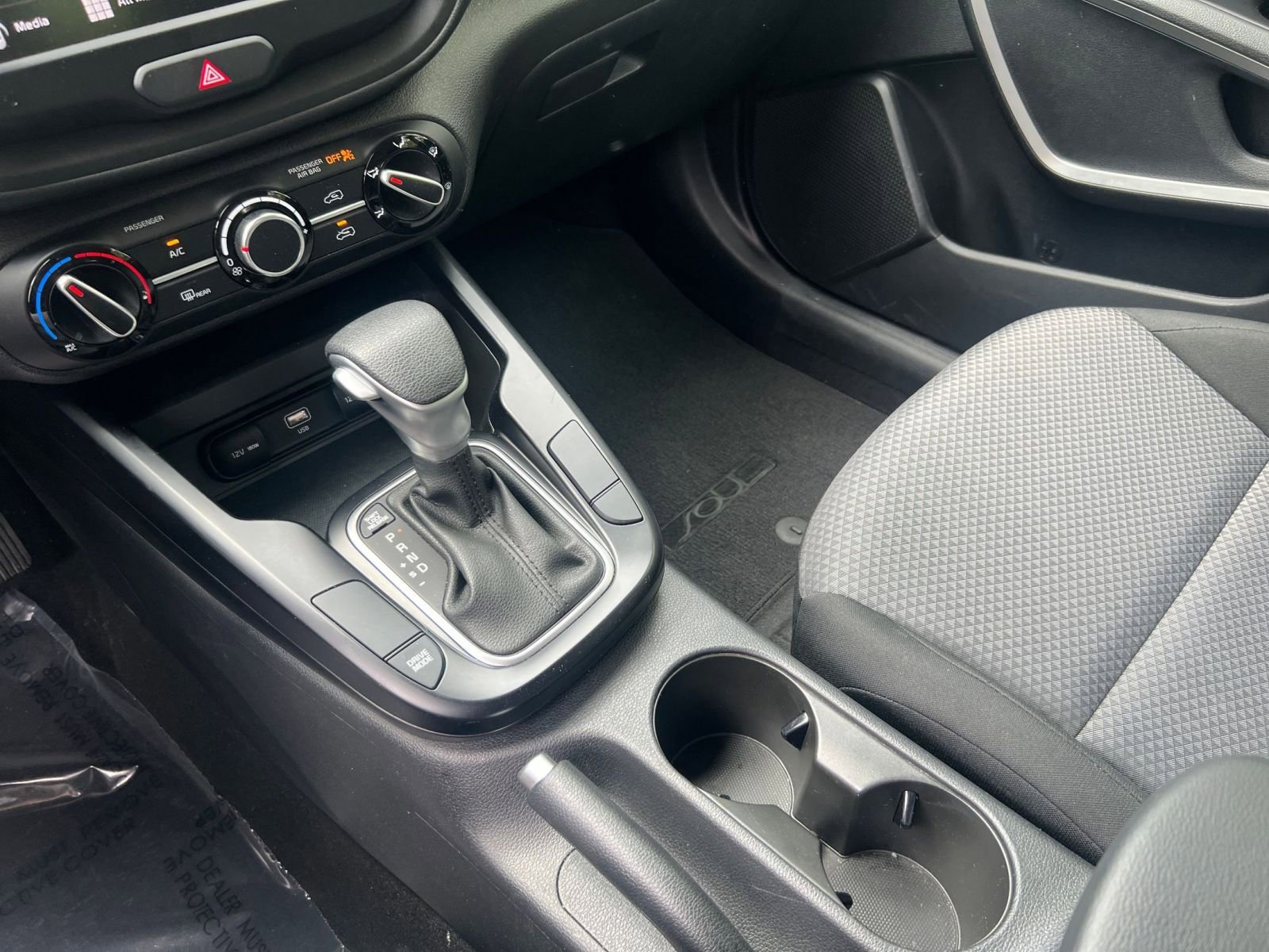 Used 2025 Kia Soul LX w/ LX Technology Package FWD image 36